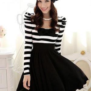 Elegant Black And White Striped Long Sleeve Dress