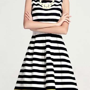 Chic Stripe Print Sleeveless A Line Dress For Lady