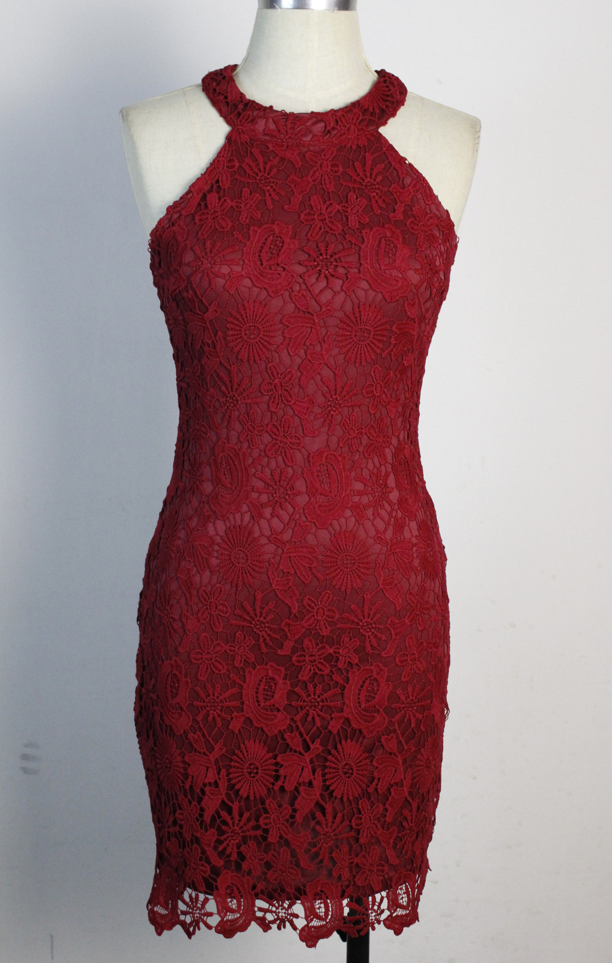 Fashion Sleeveless Lace Halter Sheath Dress - Wine Red