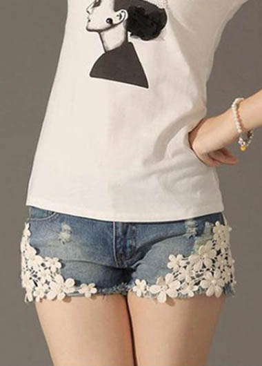 Light Blue Jeans Shorts With Lace Flowers And Rivets