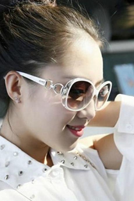 Free Shipping Fashion Gradient Sunglasses For Women - White
