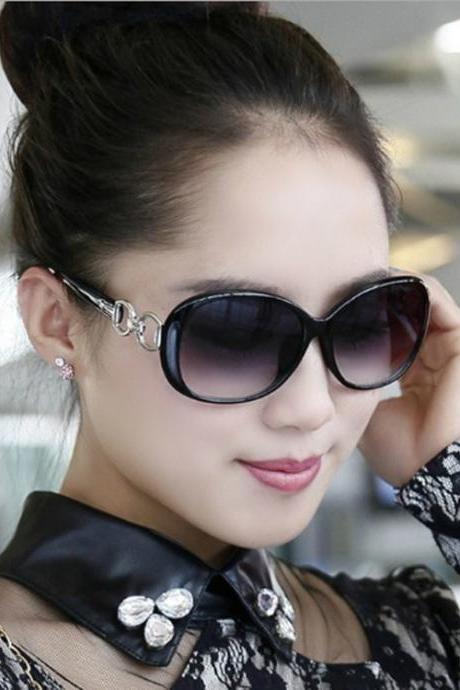 Free Shipping Fashion Gradient Sunglasses For Women - Black